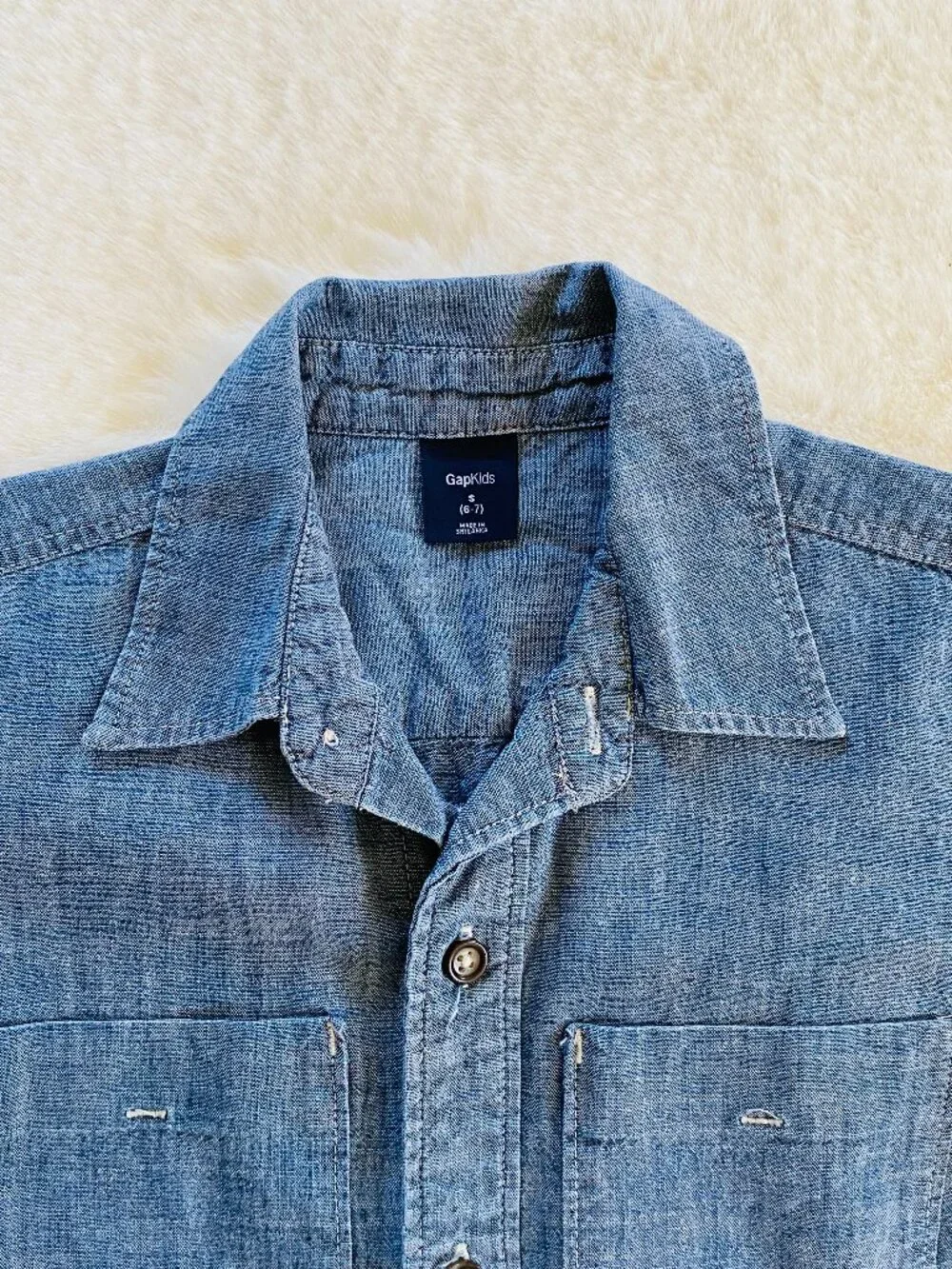 GAP kids boy's chambray button down California surf shirt size 6-7 small